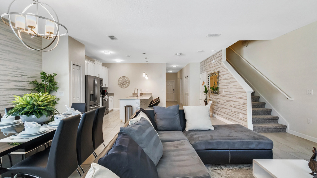 5 Bedrooms 4 Bathrooms Storey Lake 4813 Ml
