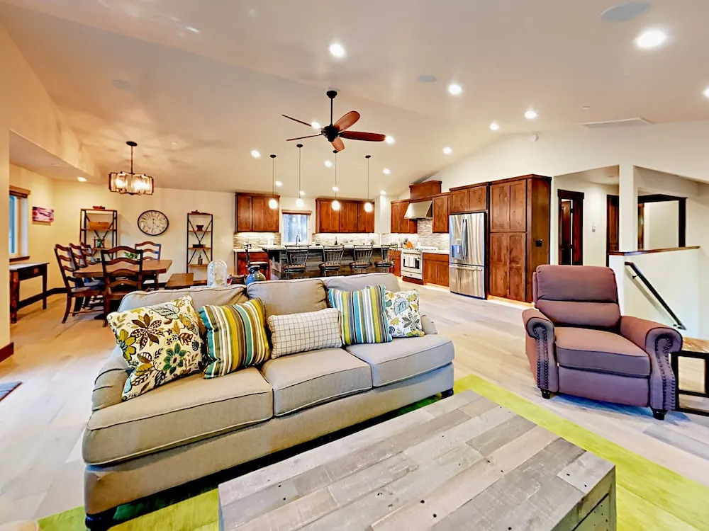 1183 Prospector Trl Home