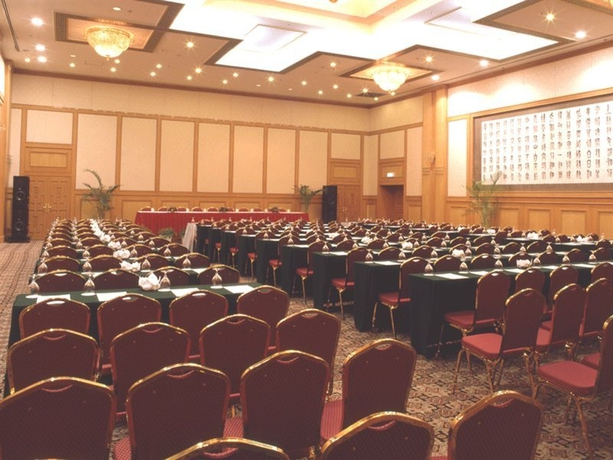 Jade Palace Hotel