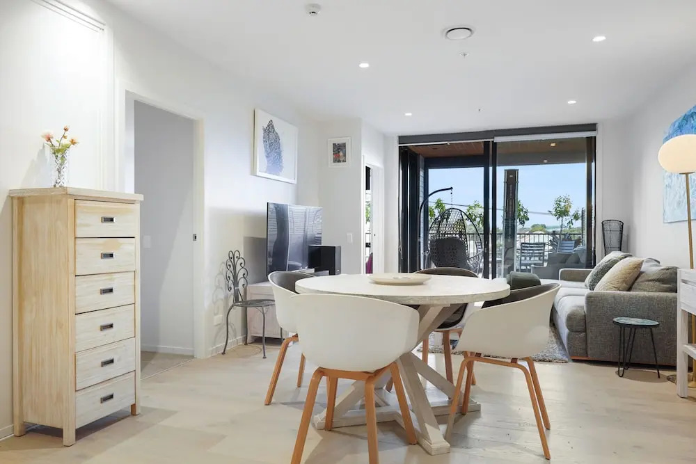 Groovy Apt Close to Onehunga Mall Centre
