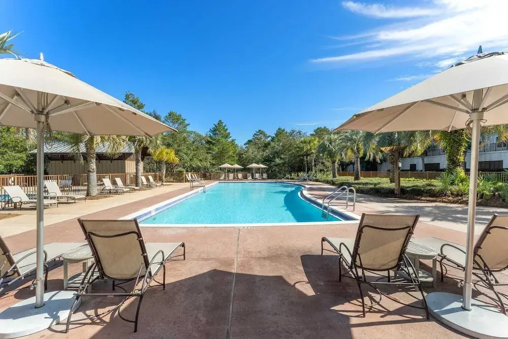 Salty Air & Blue Mountain Flair 3BR Condo w/ Pool, Balcony & Beach Access!