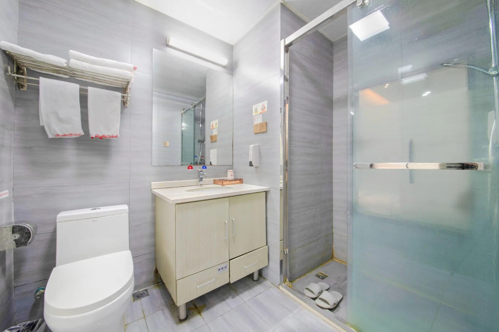 Shell Wuxi Huishan DistrictWanda Plaza Yanqiao Subway Station Hotel