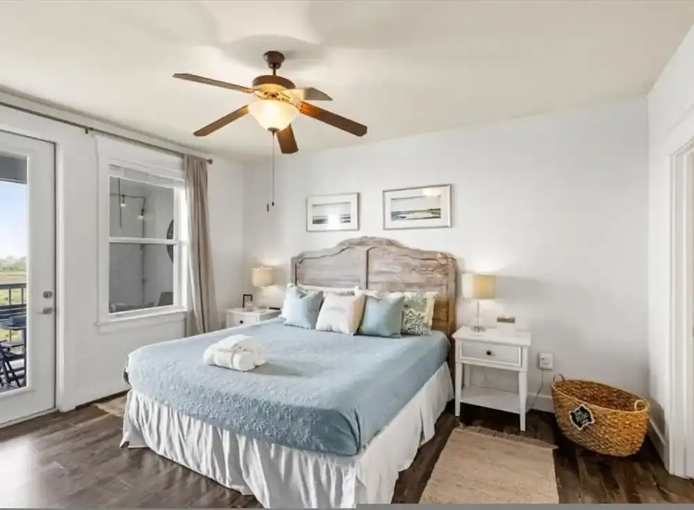 Resort Living on the Bay 2 bed 2 Bath Gorgeous bay Views