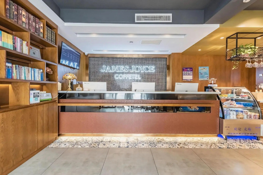 JAMES JOYCE COFFETEL Hotel (Shijiazhuang Zhengding Ancient City Shop)