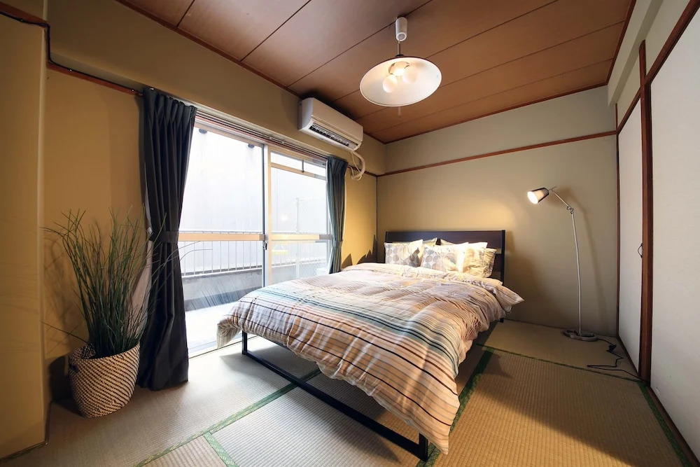 EX Minamisenba Apartment202