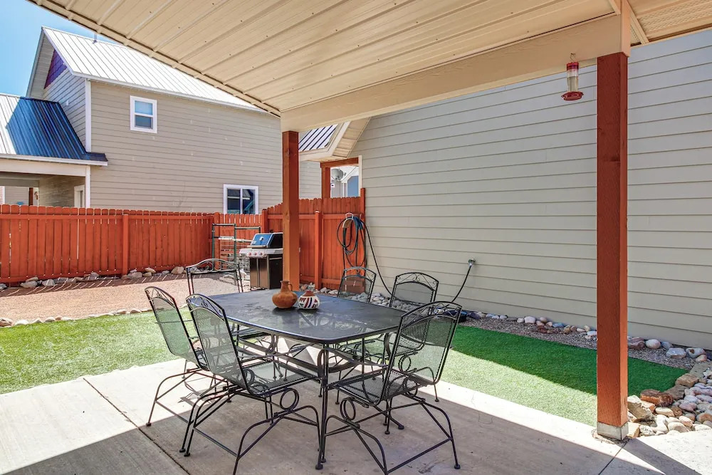 30 Mi to Crested Butte: Dog-friendly Home By River