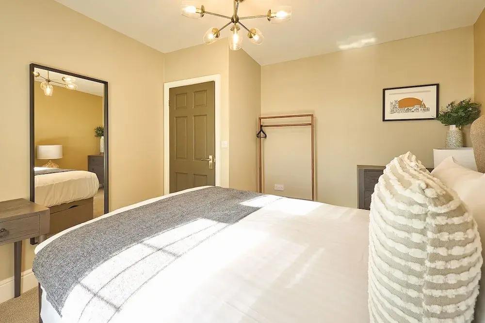 Host Stay Louvaine House