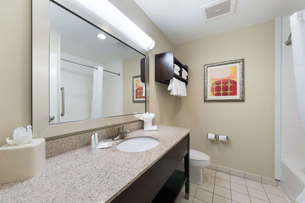 Comfort Suites Beachside