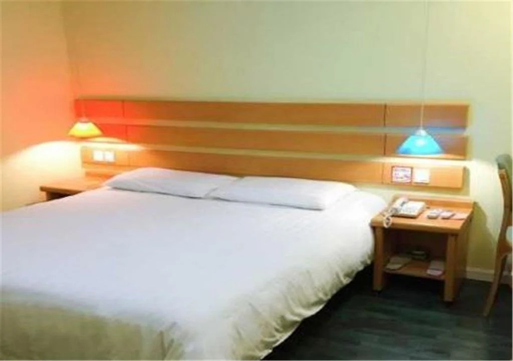 Home Inn Chongqing Wanzhou Gaosuntang Shixian Road Branch