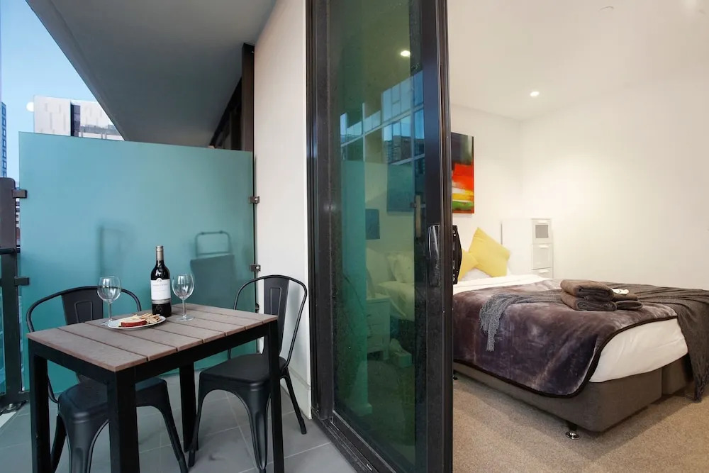 StayCentral on Lonsdale
