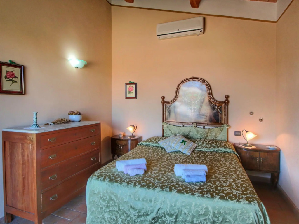 Cottage in Todi with Pool and Terrace