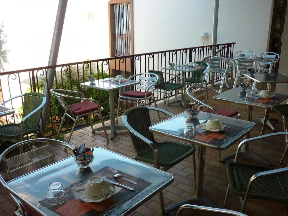 Sure Hotel by Best Western Saintes