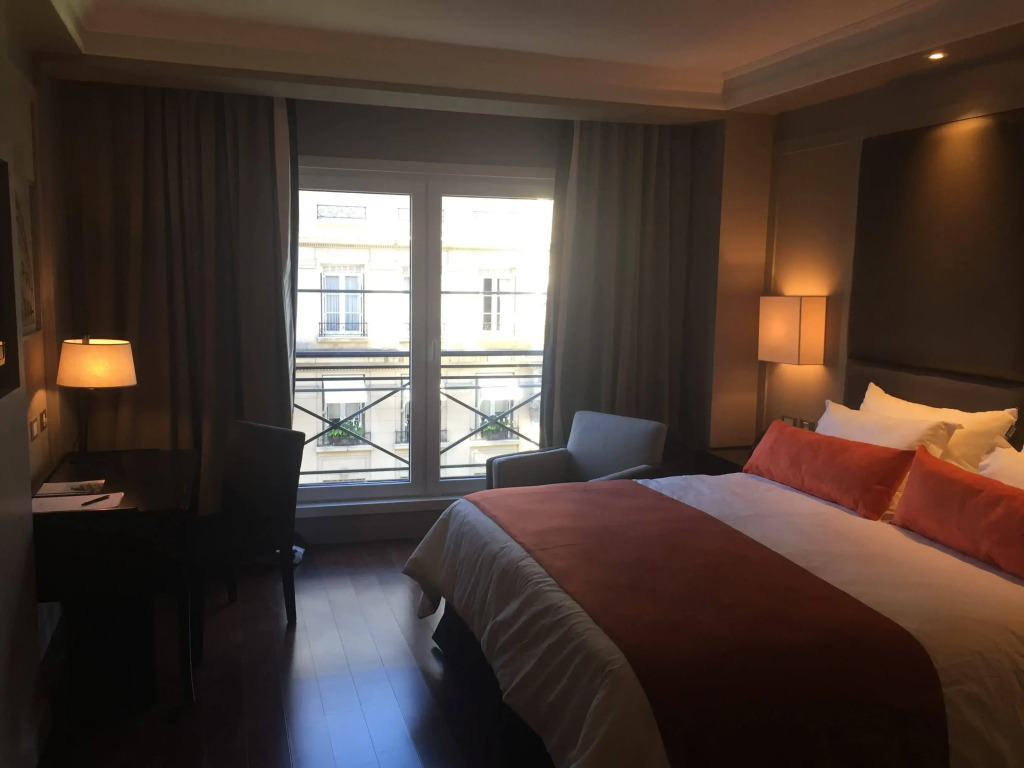 Carles Hotel