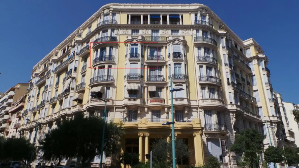 2 Pieces, Centre Ville, 50 Metres Plages Et Mer.