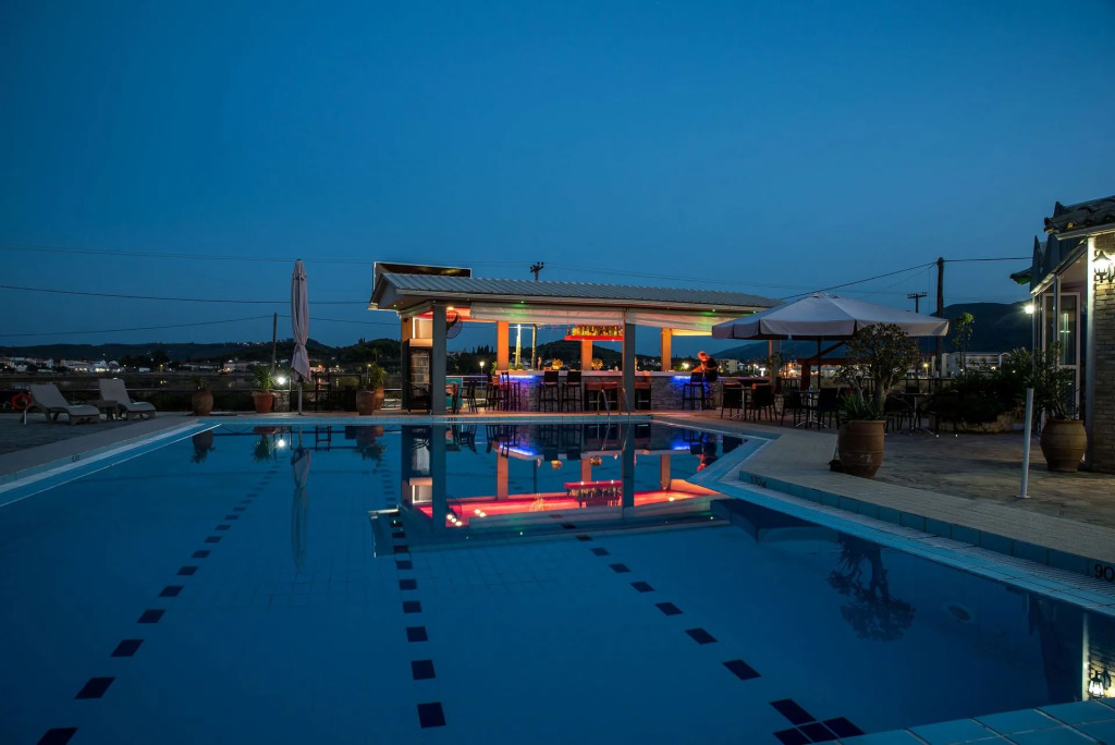 Aphrodite Studios & Suites - 140m from the beach, by ZanteWize
