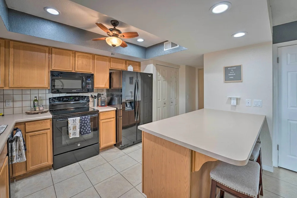 2 Mi to Dtwn: Lake Havasu City Oasis w/ Pool