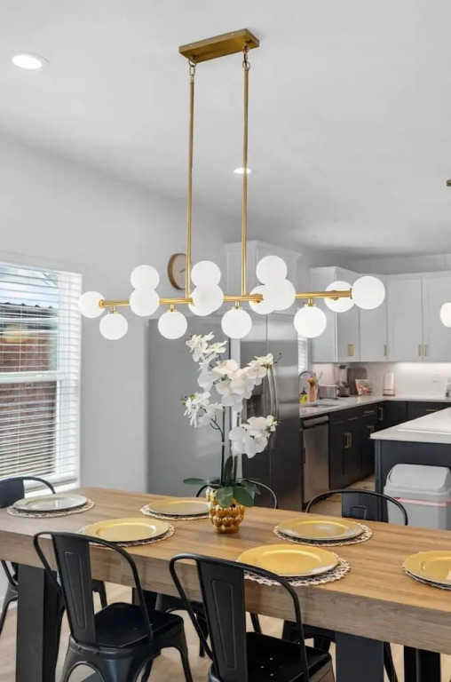 Lovely and Stylish Modern Home Near Downtown