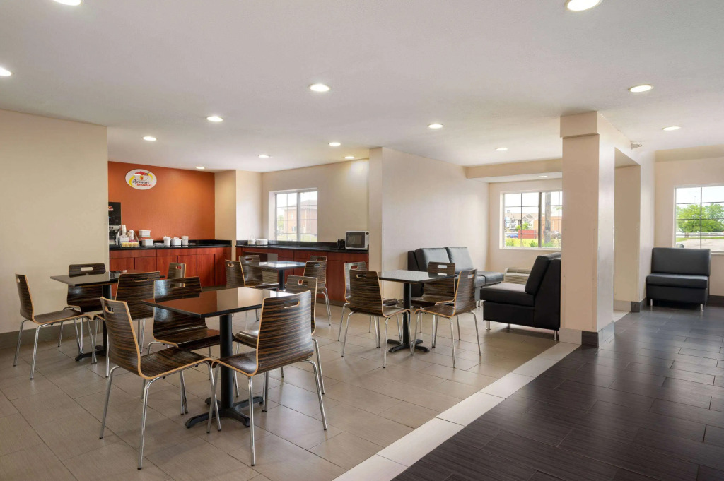 Super 8 by Wyndham Columbus West