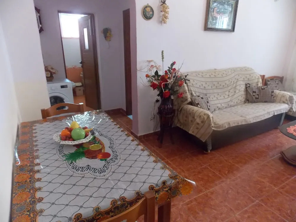 Detjon Beach Apartments