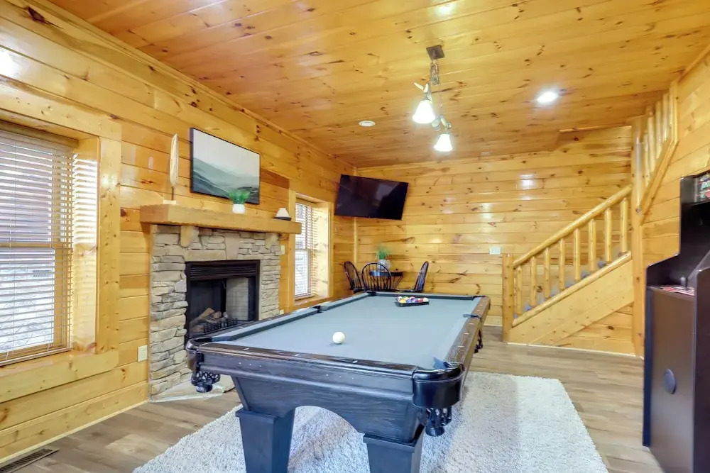 5 Mi to Dtwn: Cabin w/ Hot Tub in Pigeon Forge!