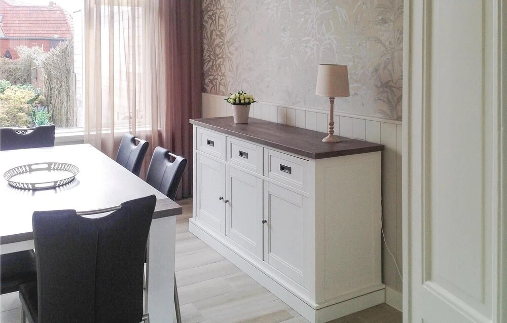 Stunning Home In Breskens With Wifi