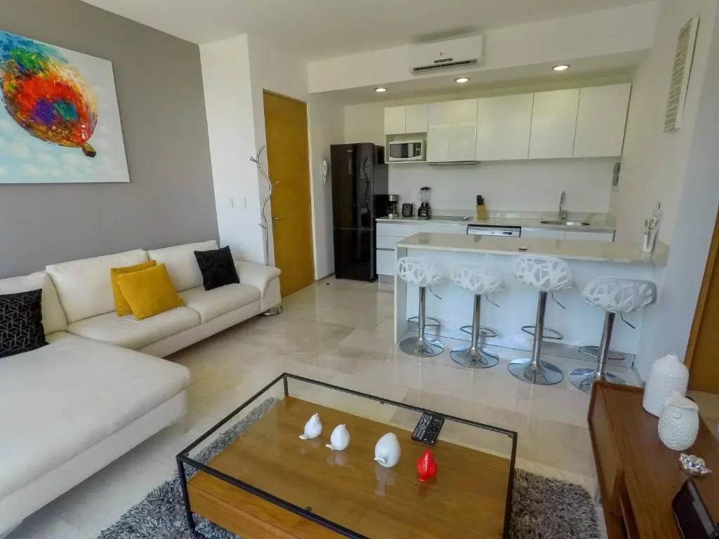 Lovely 1 Br Apartment, 3 Blocks To Mamita's, Roof Pool Views, Bbq