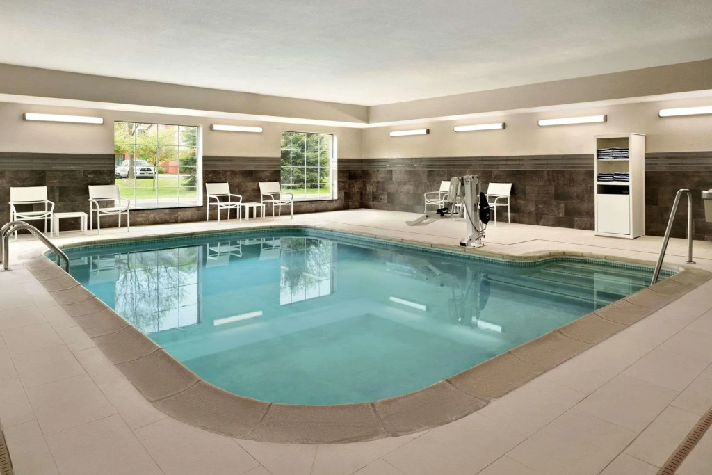 Country Inn & Suites by Radisson, Novi, MI
