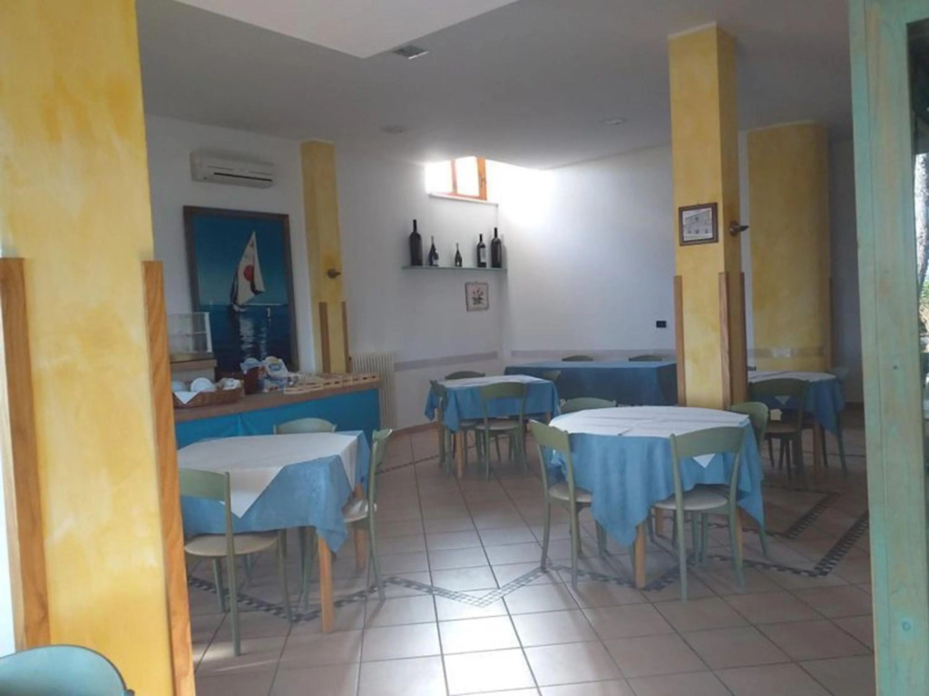 Spacious double room a stone throw from the sea