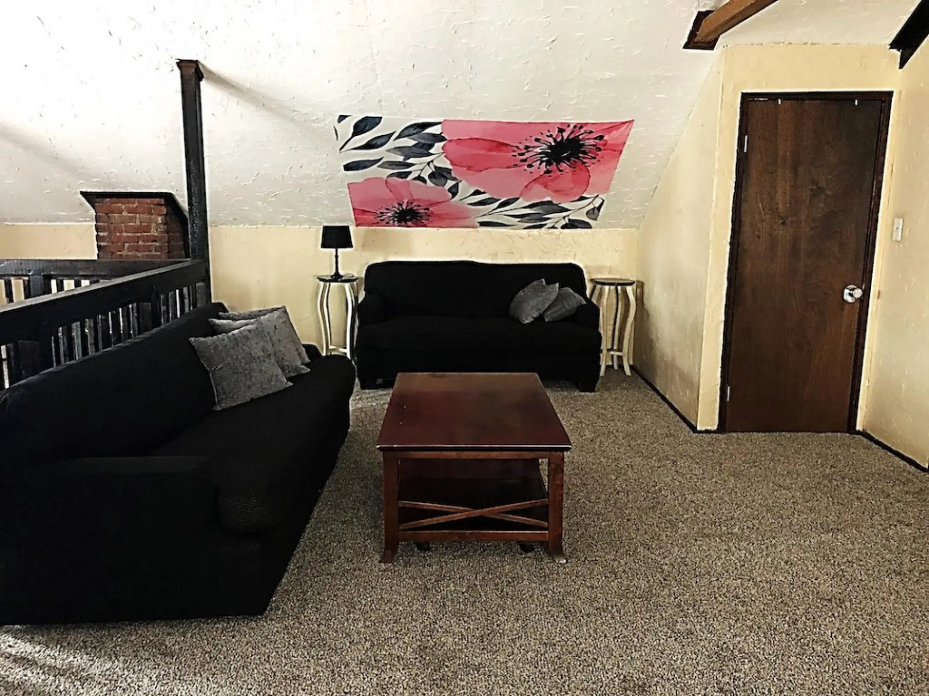 Charming Old Soul Near CLE Clinic Long Term Stay