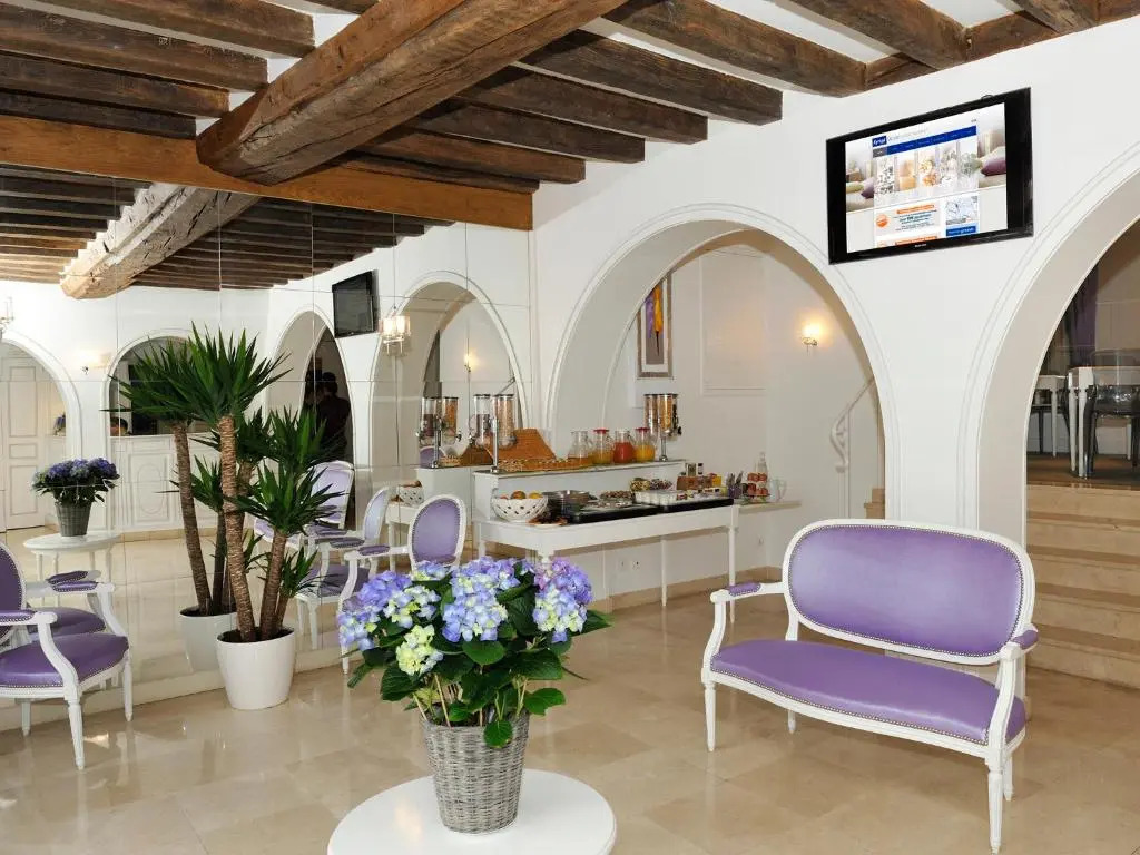 Kyriad Saumur Hyper Centre Hôtel, Appartements, Séminaires et SPA soins Sothys Paris