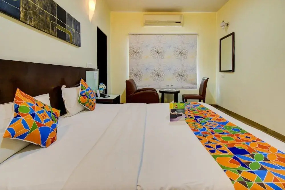 Hotel Signature By FabHotel