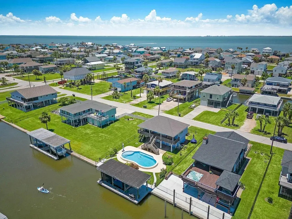 Purple Pelican Paradise by Ryson Vacation Rentals