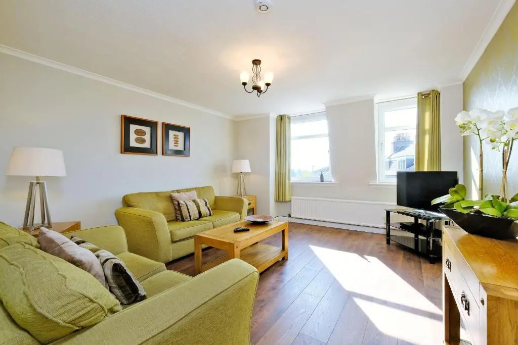 Home from Home Aberdeen-Spacious West End Apartment-Free Parking-Near ARI & City Centre