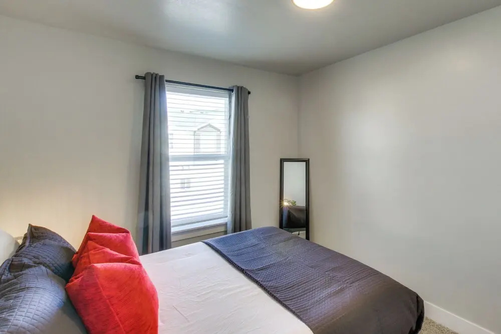 Garden City Townhome, Close to Parks + Downtown!