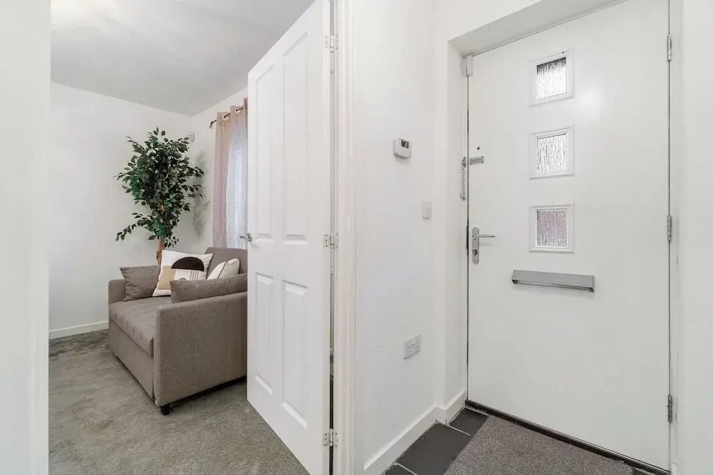 House - Sleeps 4 - Garden - Parking