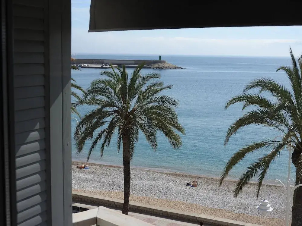 The Beach House Studios & Suites