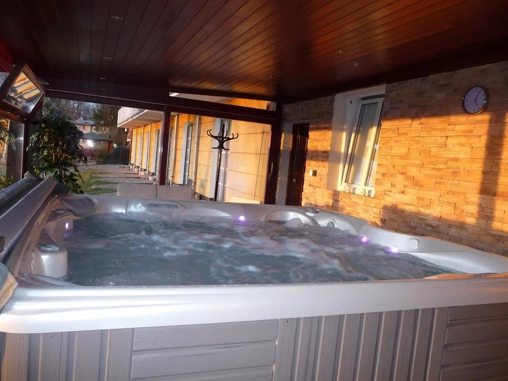 Restaurant & Pension u Hradu