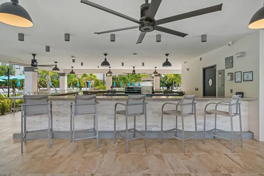 Luxury Lakeview Penthouse, Vista Cay Orlando 1025