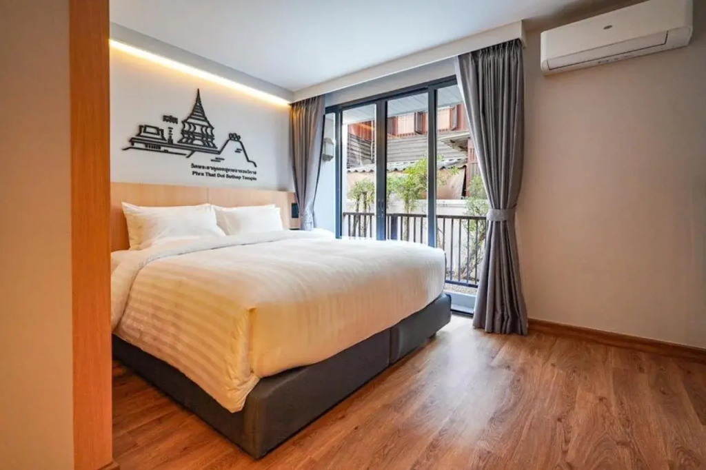 March Hotel & Suite Riverside