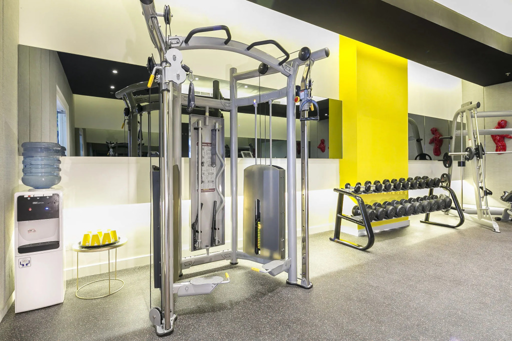 YELLO Hotel Harmoni