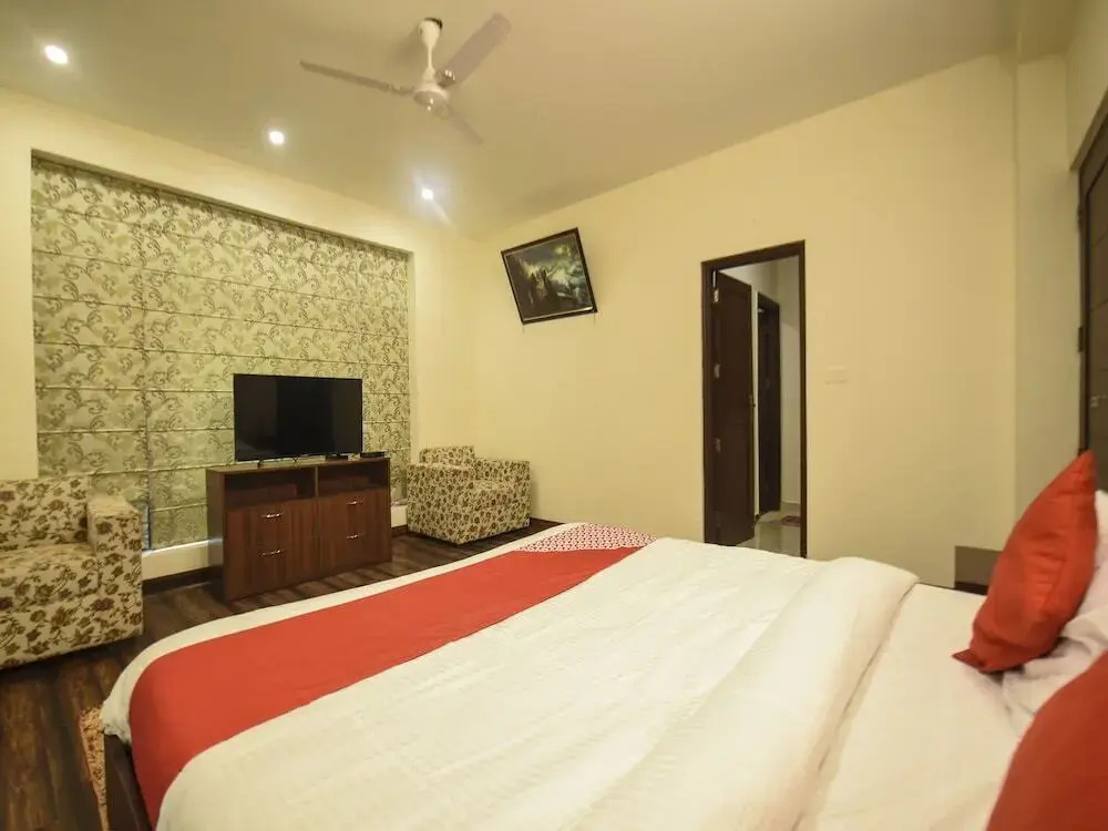 Town Pride Hut By OYO Rooms
