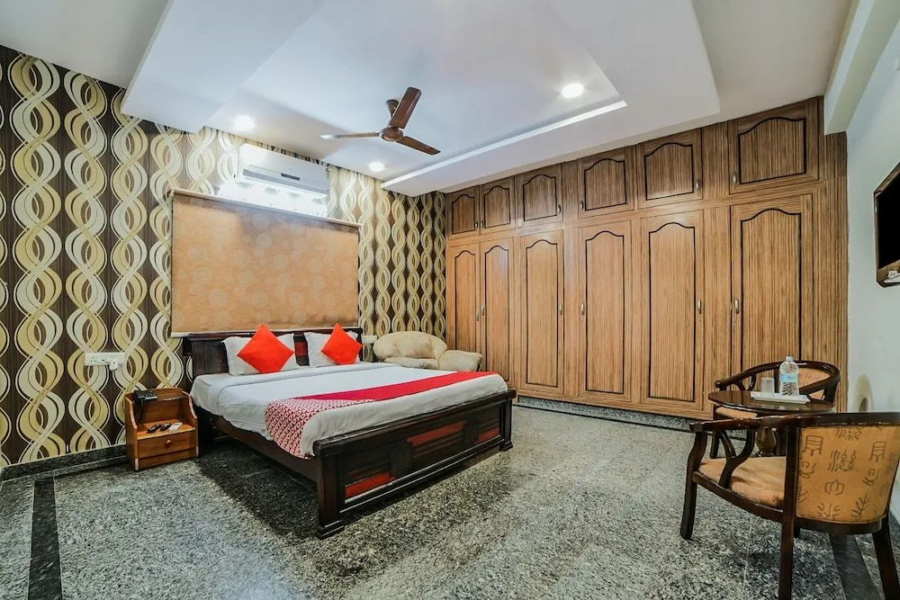 OYO 13498 Infinity Service Apartments