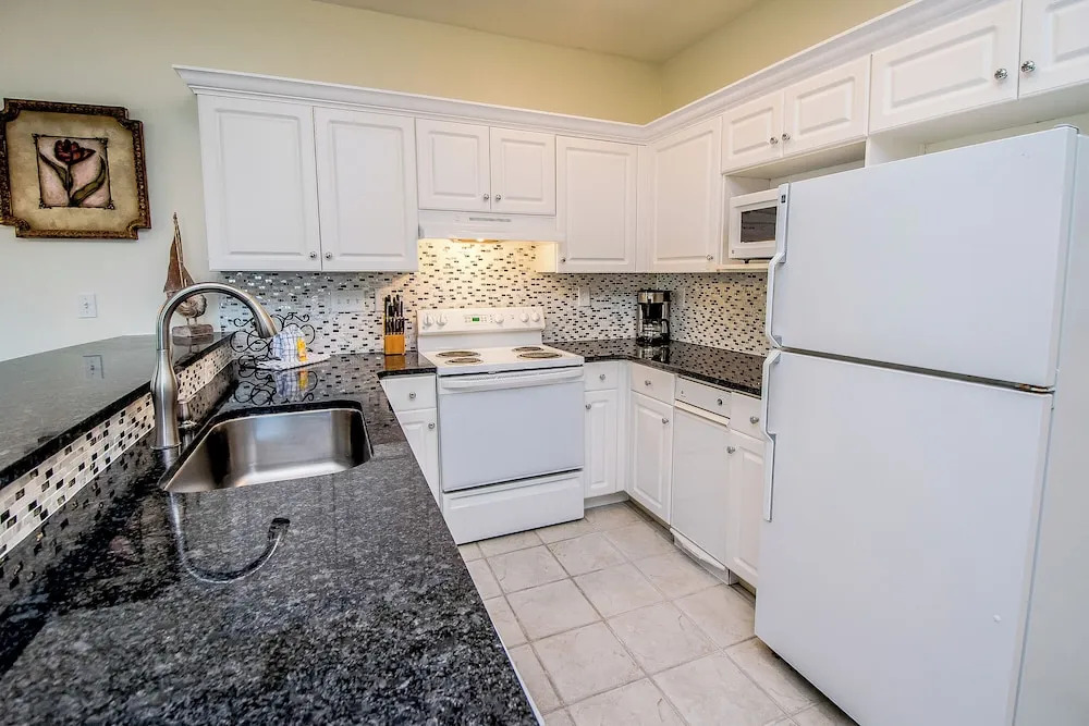 Stunning Views! 9BR Gulf Front Home, Pool, Elevator, Pool Table