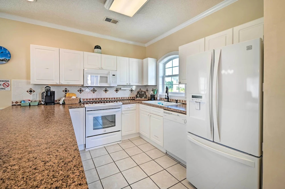 Bright Myrtle Beach Condo w/ Balcony!