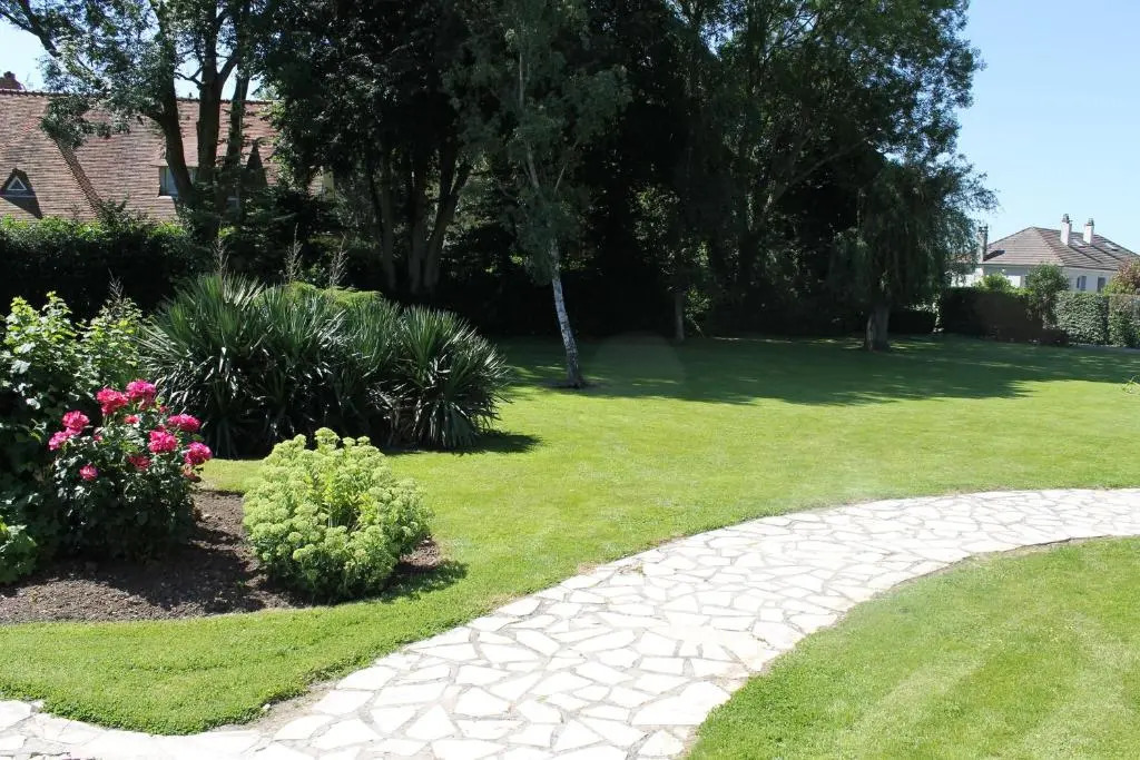 Logis Hôtel & Restaurant - Le Relais de Montigny