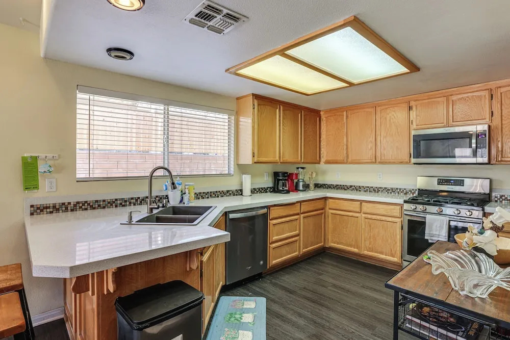 Pets Welcome! Yucca Valley Haven w/ Fenced Yard