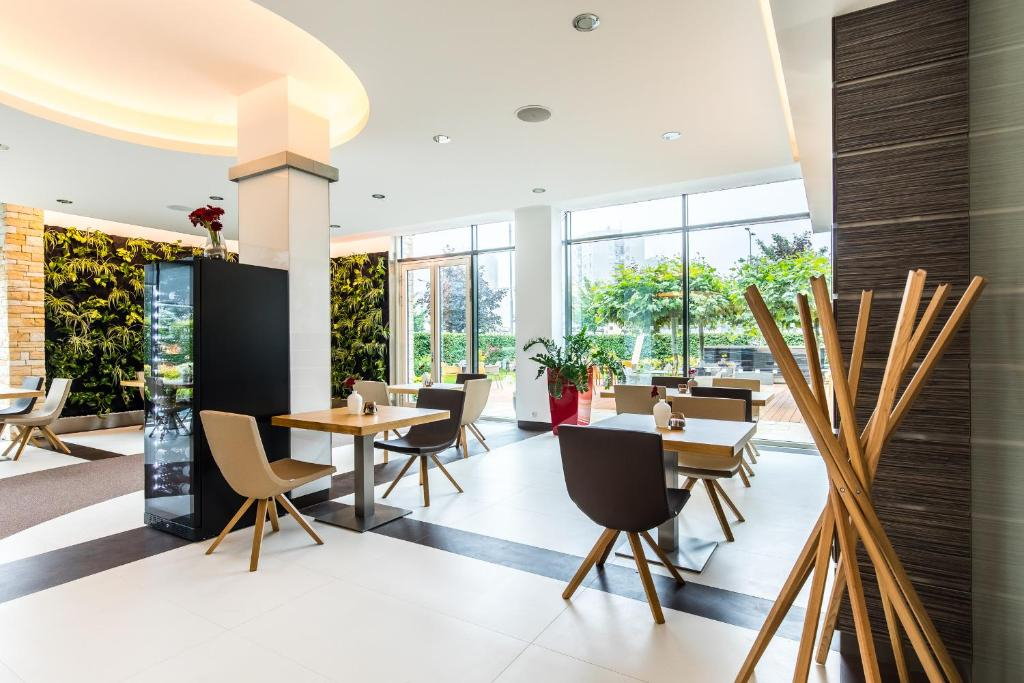 Pierre hotel & restaurant
