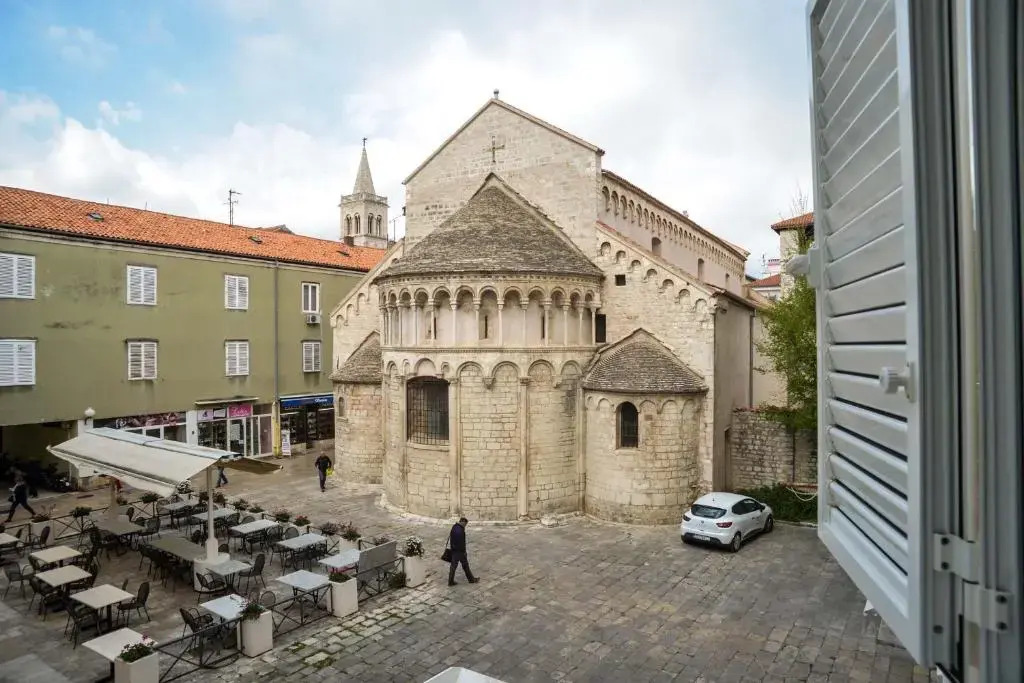 Fifi apartment w. parking in old town