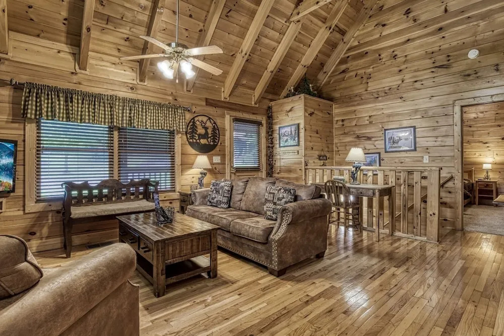 ER66 - Lil Bit of Heaven - Great location, Close to all the action! cabin