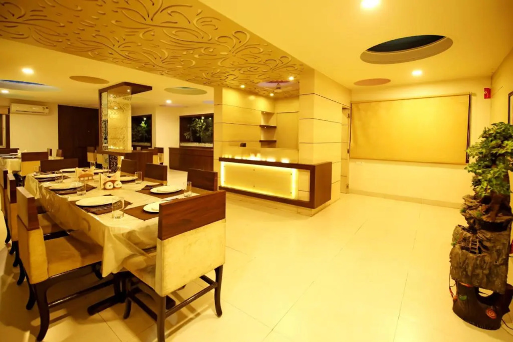 Ashish Palace - A City Centre Hotel